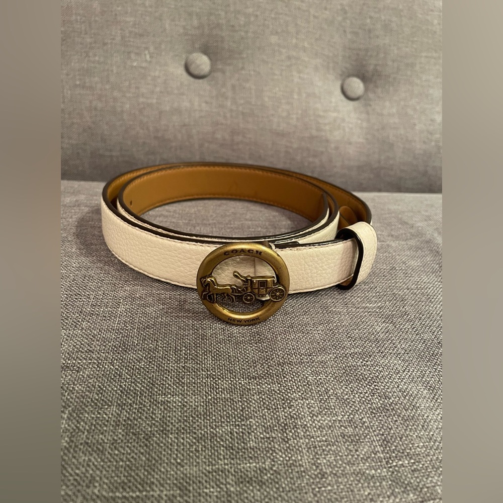 Coach Leather Horse and Carriage Medallion Belt, Size S.